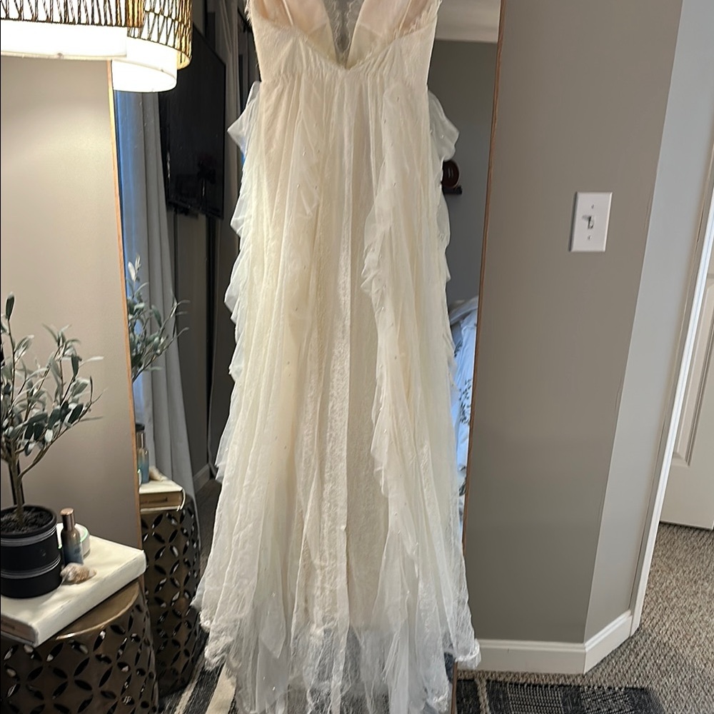 Iconic Grace Loves Lace Wedding Gown - Picture 9 of 13